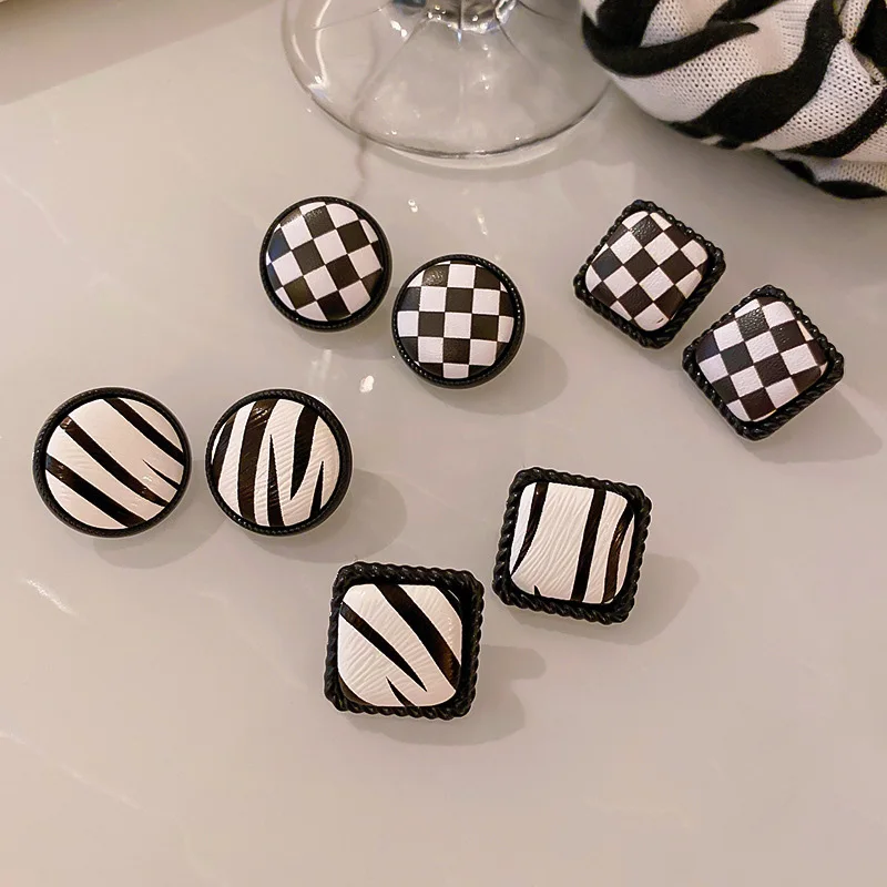 

Needle Geometric Black And White Contrast Color Checker Stripe Checkerboard Hong Kong Style Earrings