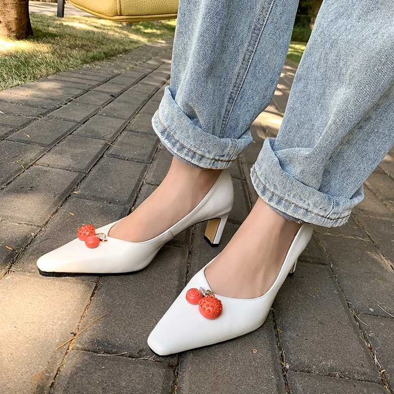 

QUTAA 2021 Genuine Leather Lace Square Med Heel Basic Female Shoes Spring Pointed Toe Buckle Platform Women Pumps Size 34-43