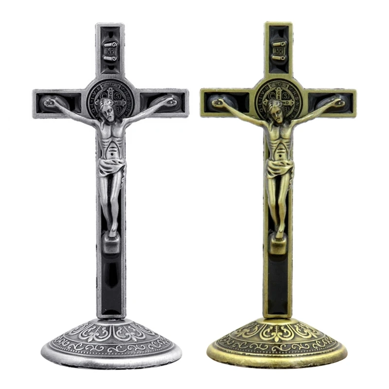 

Крест святой стола Иисуса Христа на стойке, фигурки реликетов христианской церкви, католический цвет