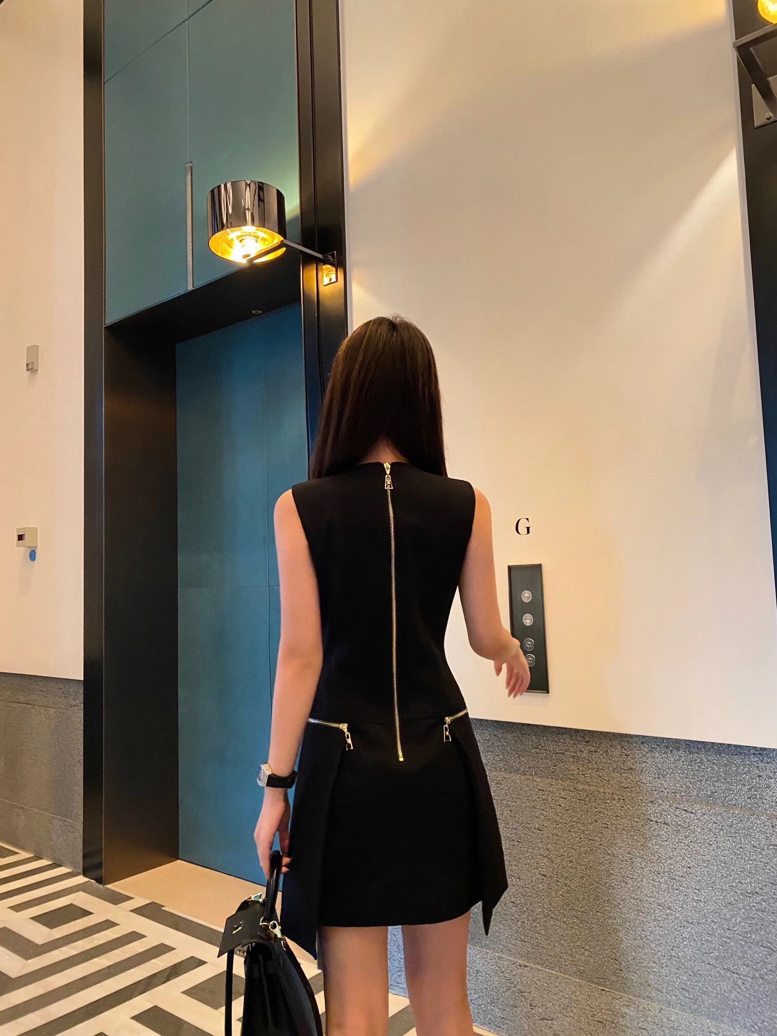 

2021 Fashion Summer Luxury Brand Designer Sexy Sleeveless Dress Woman Dresses Elegant Party Ultra-Thin Skirt Classic Style 0634