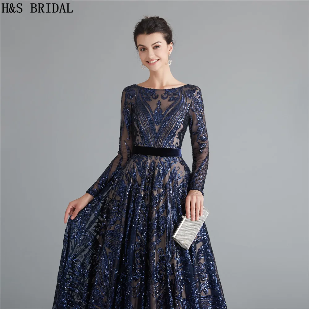 Женское вечернее платье с блестками темно синее длинными рукавами и открытой