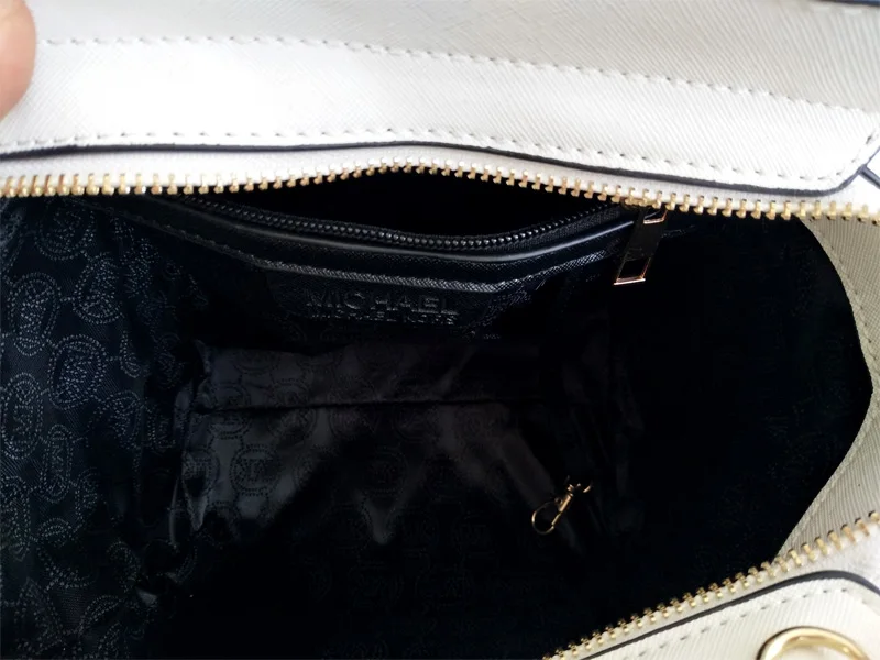 

2020 Luxury Women's Carved Female Bag Pu Leather Shoulder Messenger Bag Fashion Designer Bag Cross Print Smiley Bag