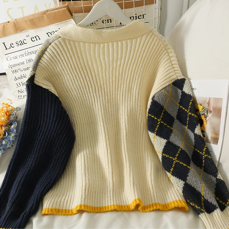 Женский трикотажный кардиган с V-образным вырезом красный вязаный свитер узором