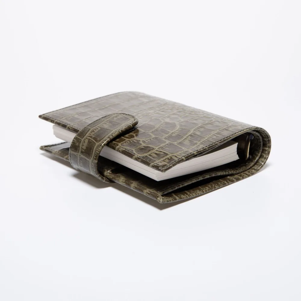 Yiwi Натуральная кожаные кольца Тетрадь A7(14,3x11,5 см) Размеры Связующего Повестки дня журнал органайзера дневник блокнот для скетчей и большими карманами