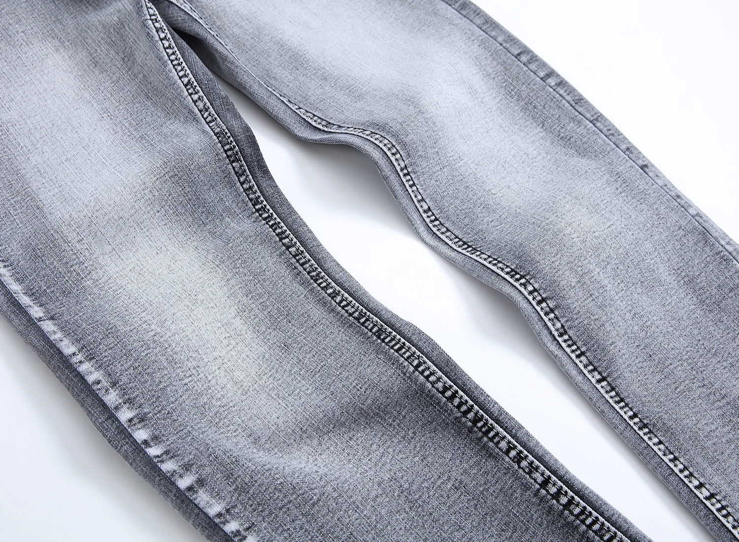 

In the spring of 2020 men's light grey stretch jeans denim trousers 615 youth cultivate one's morality