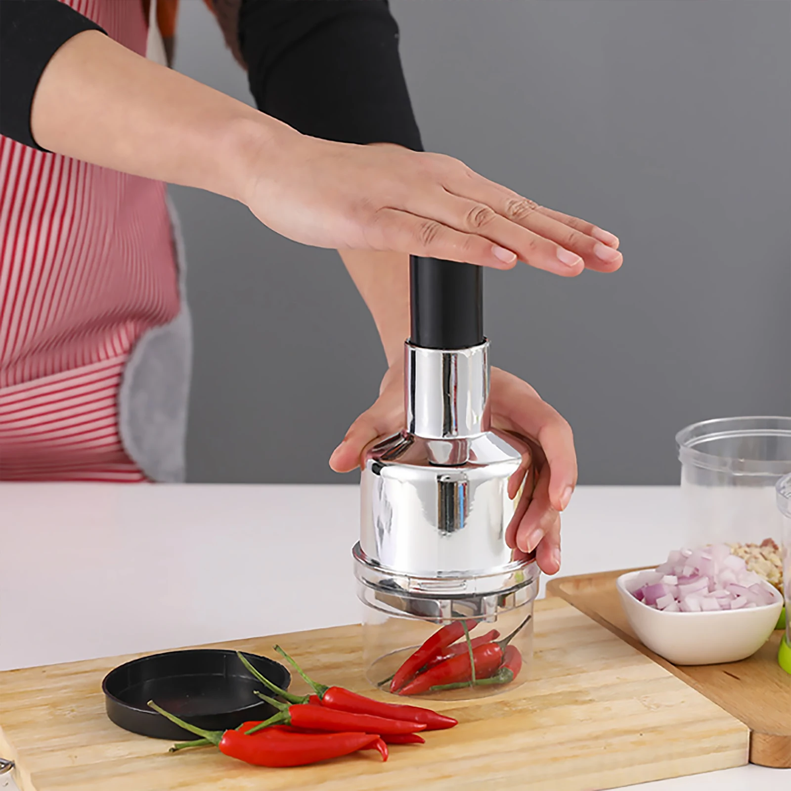 

Multifunction Vegetable Fruit Twist Shredder Manual Meat Grinder Chopper Garlic Cutter for Onions Garlic Nuts Fruit Salad Herbs