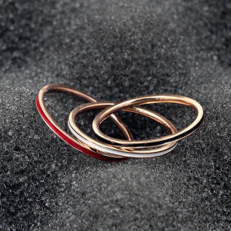 Кольцо женское титановое розовое золото 1 мм тонкое эмалированные модные