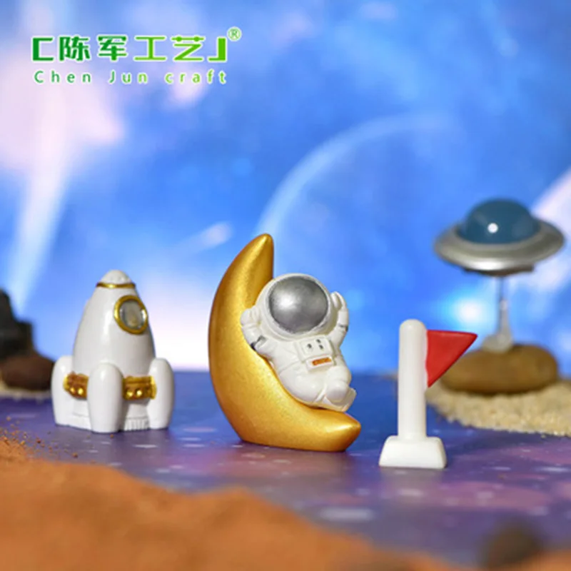 

ZOCDOU 1 Piece Creative Astronaut Small Statue Little Figurine Crafts Figure Ornament Miniatures