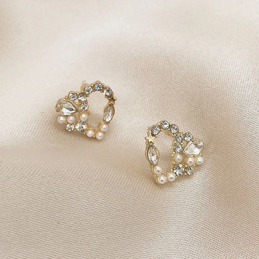 

Hot Selling Simple Stylish Heart Women Stud Earrings Shiny Crystal Pearl Exquisite Temperament Female Earring Fashion Jewelry