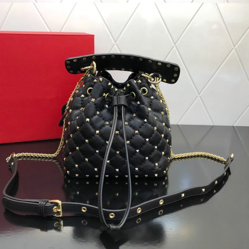 Дизайнерские сумки 2020 роскошная сумка ведро с заклепками модная новая цепочка из