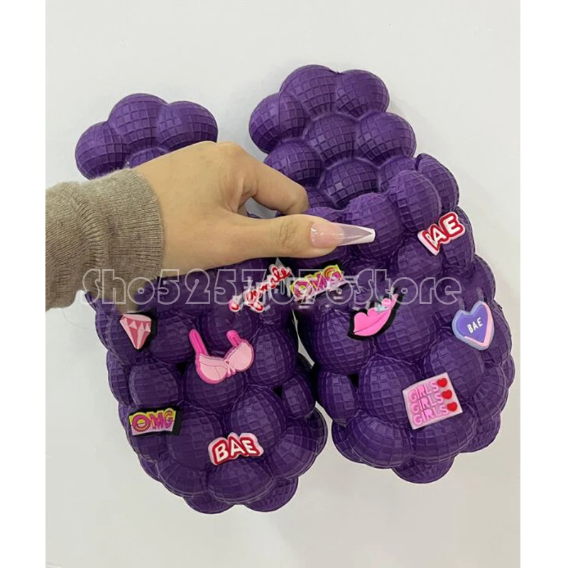 Шлепанцы женские с пузырьковыми шариками дизайнерские тапочки кулоном сланцы