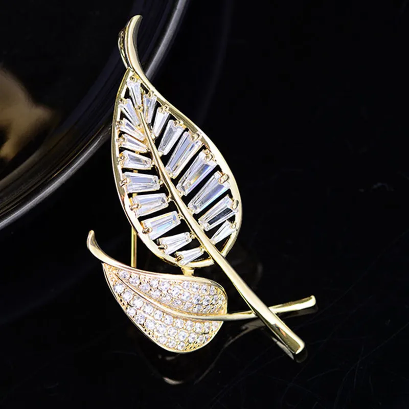 

Cubic Zirconia Leaves Broche Fashion Elegant Corsage Wedding Party Suit Pins брошь женская значки 2022 New Luxury Brooches