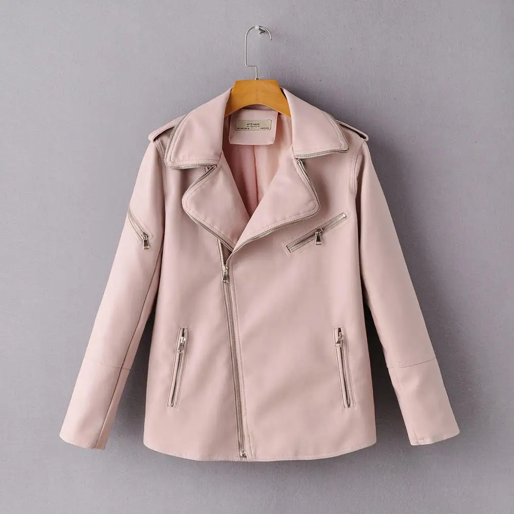 Женская кожаная куртка с длинным рукавом и поясом черная на молнии отложным