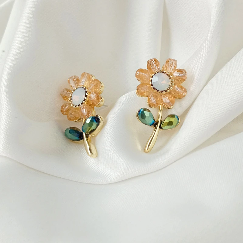 

Exquisite Zircon Sunflower Gold Stud Earrings Charming Lady Wedding Party Flower Earrings Romantic Cute Girl Jewelry Gift