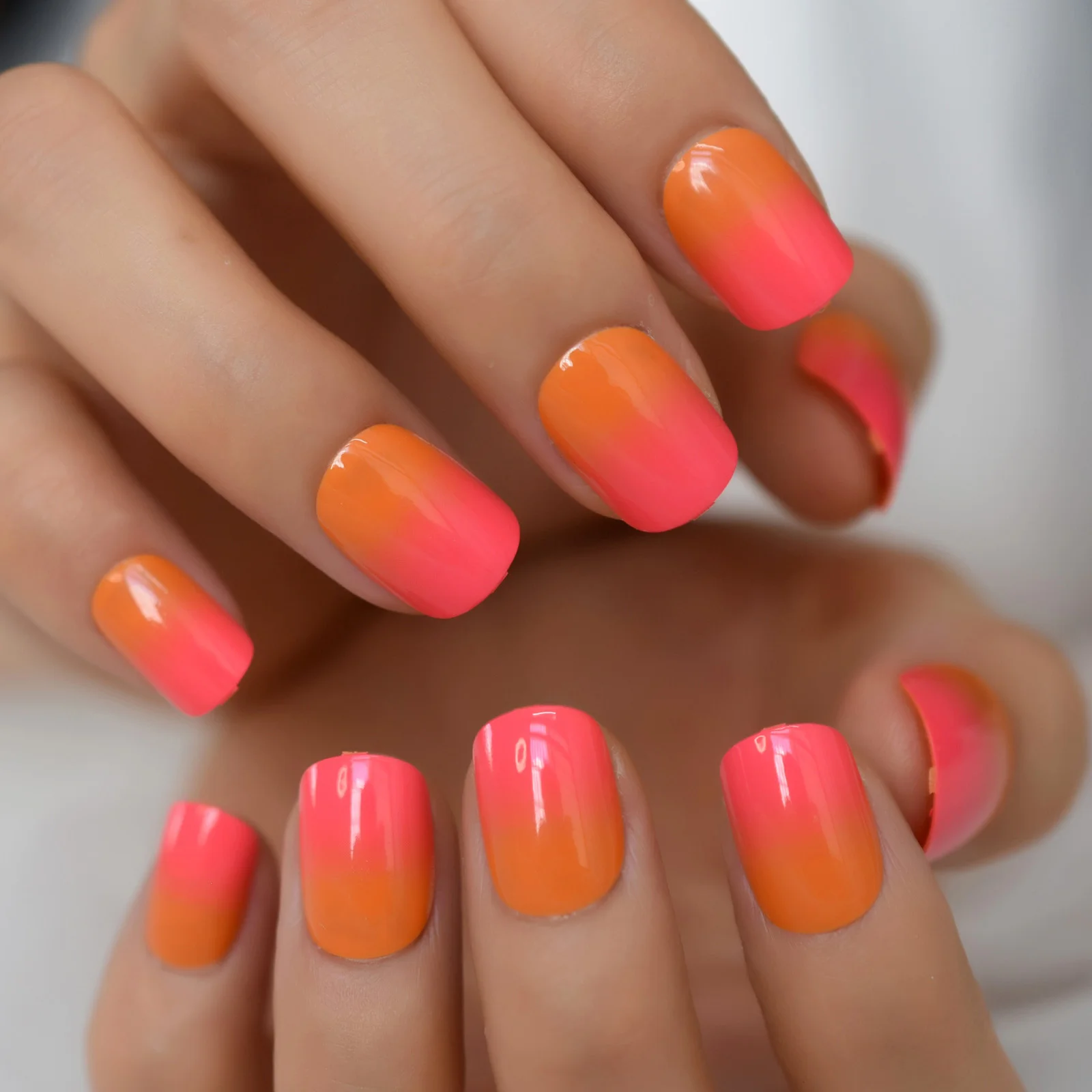 Ombre Fake Press On Nails Short French Manicure Set Orange Red Bright Cute Artificial Nails For Student Office Women