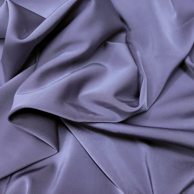 Пурпурно-серая искусственная шелковая ацетатная атласная ткань для шитья