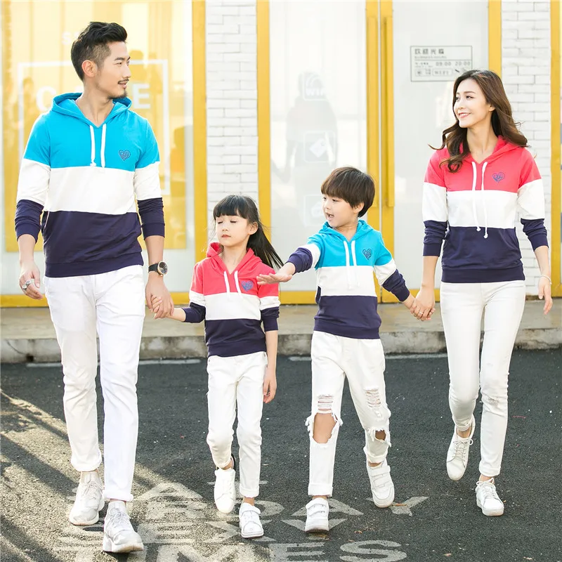 

Casual Family Matching Outfit Love Couples Clotes Striped Hooded Pullover for Father Son Mother Daughter Pure Cotton Sisters Top