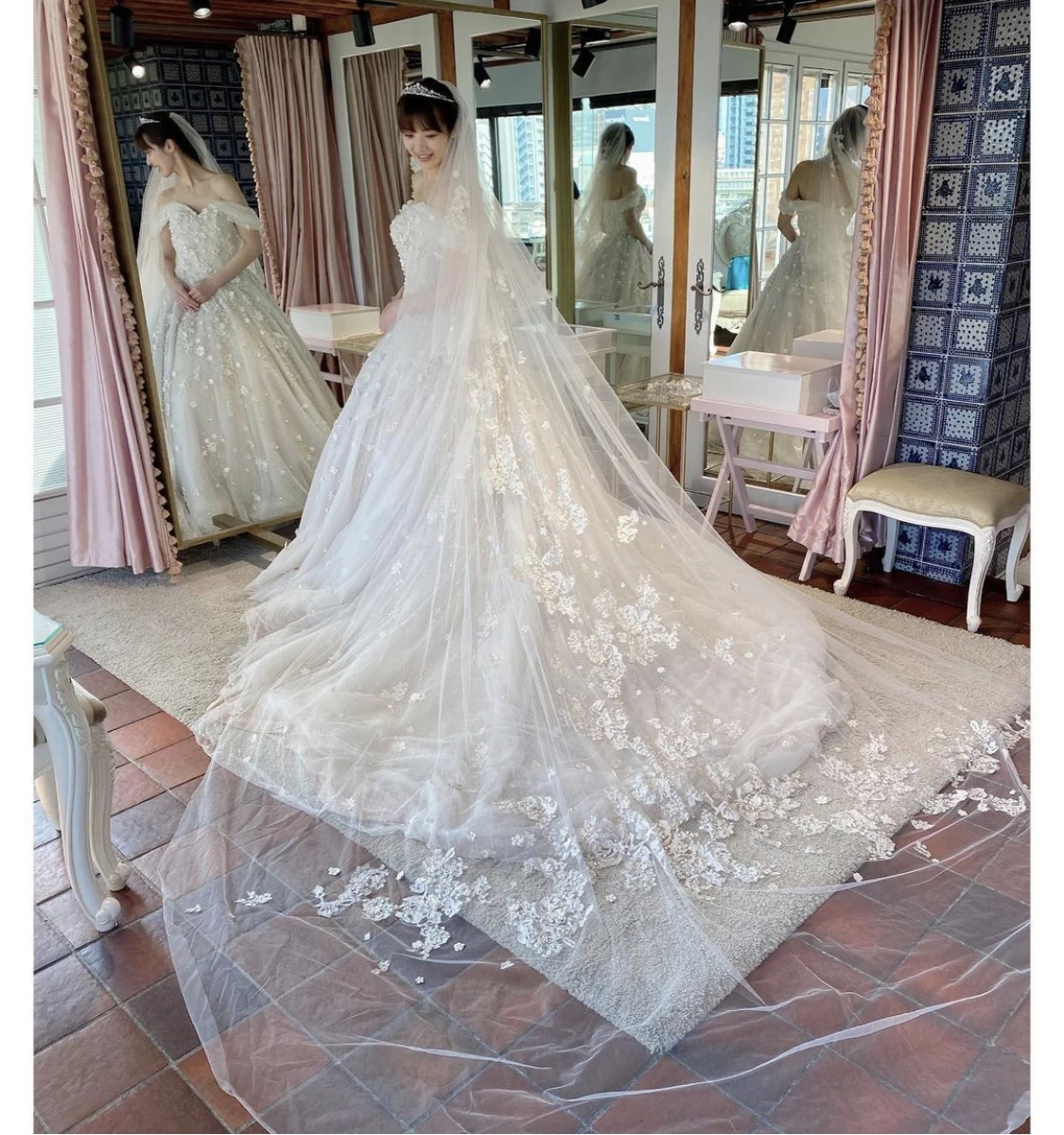 

Wedding Dress Ball Sweetheart Off The Shoulder Lace Appliques Pearls Backless Floor Length Sweep Train Luxury Bride Gown 2021