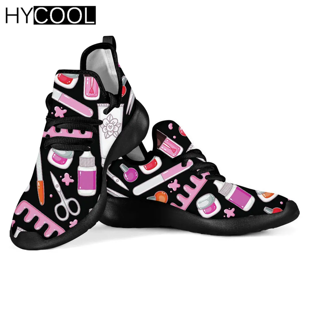 

Женские кроссовки HYCOOL, новый дизайн, удобная спортивная обувь на плоской подошве, с принтом гордых ногтей, для тренажерного зала, фитнеса, се...