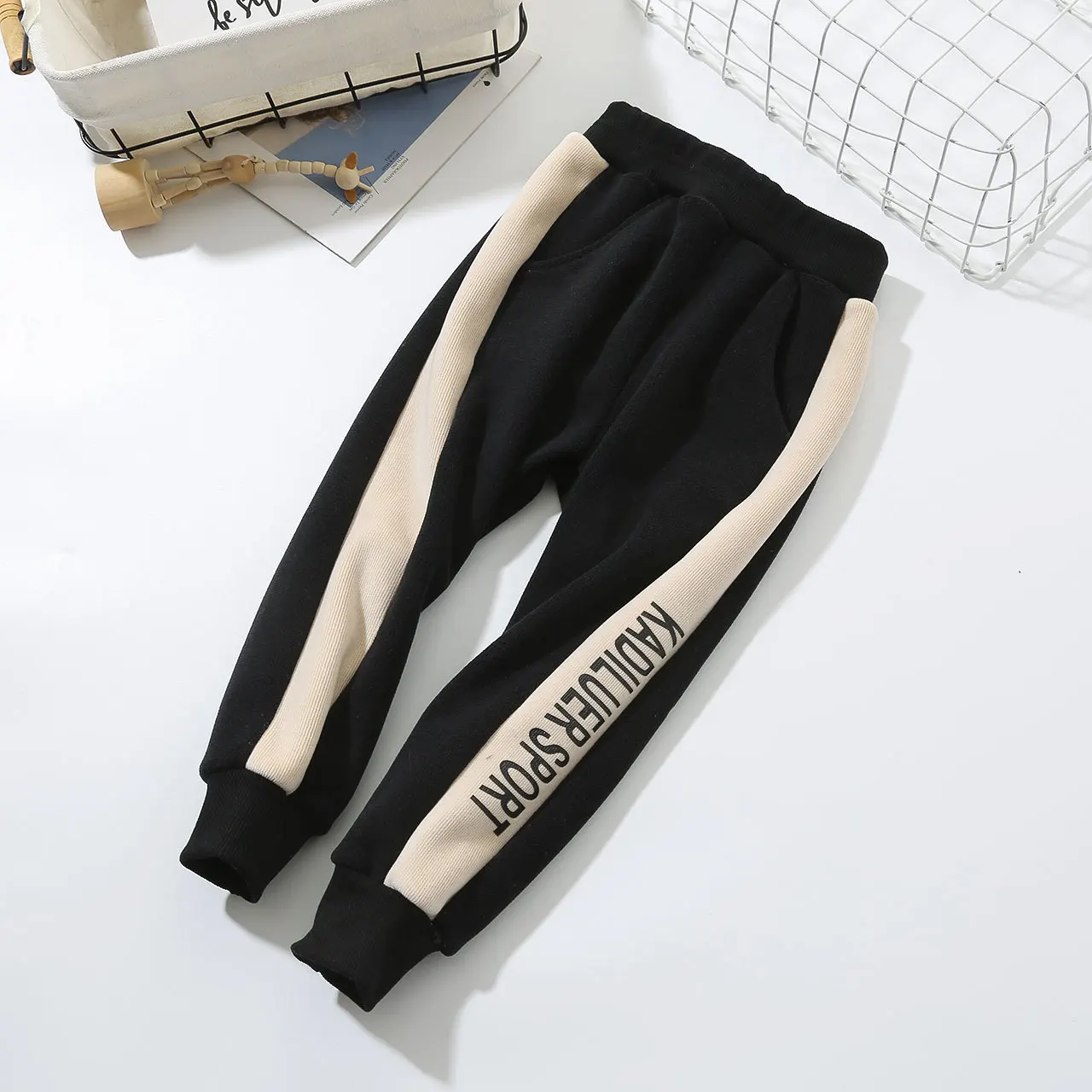 

2020 autumn and winter children's trousers, small and medium-sized boys, boy and girl, baby corduroy stitching letter pants