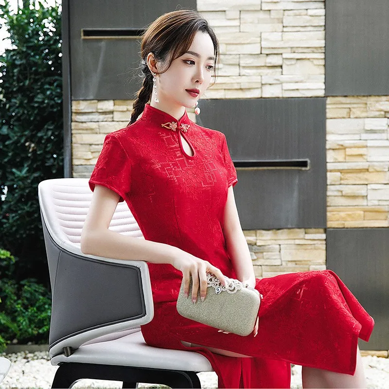 

Изысканное китайское свадебное вечернее платье красного цвета, женское облегающее длинное Ципао, элегантный воротник-стойка, новинка, круж...