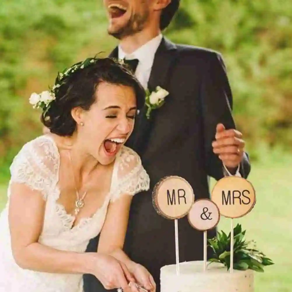 

3pcs/set Mr Mrs Cake Topper Wooden Cake Top Flag English Alphabet Wedding Engagement Party Decoration Gifts Favors Supplies