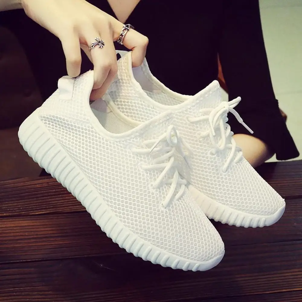 Женские повседневные спортивные кроссовки дышащие на плоской подошве с надписью