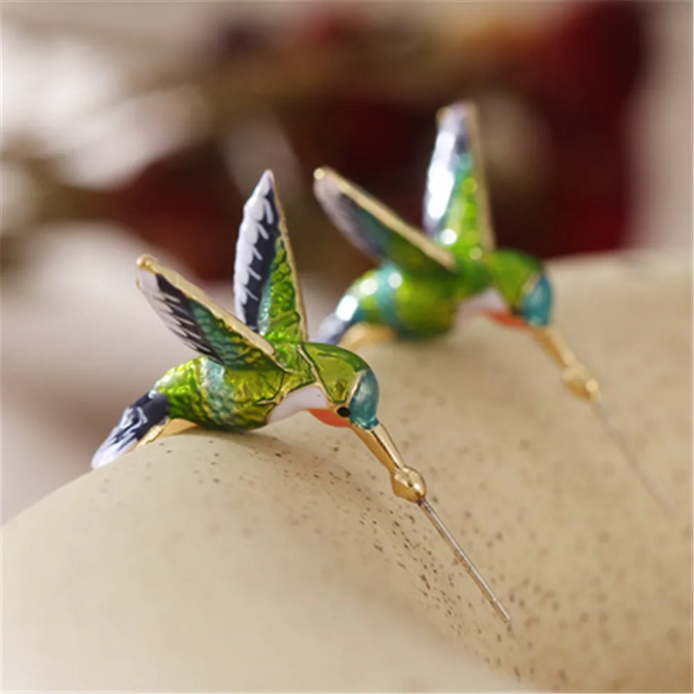 

2pcs Fashion Girl Earrings Flying Hummingbird Bird Earrings Cute Animal Ear Stud Women Wedding Party Gift Jewelry Accessories