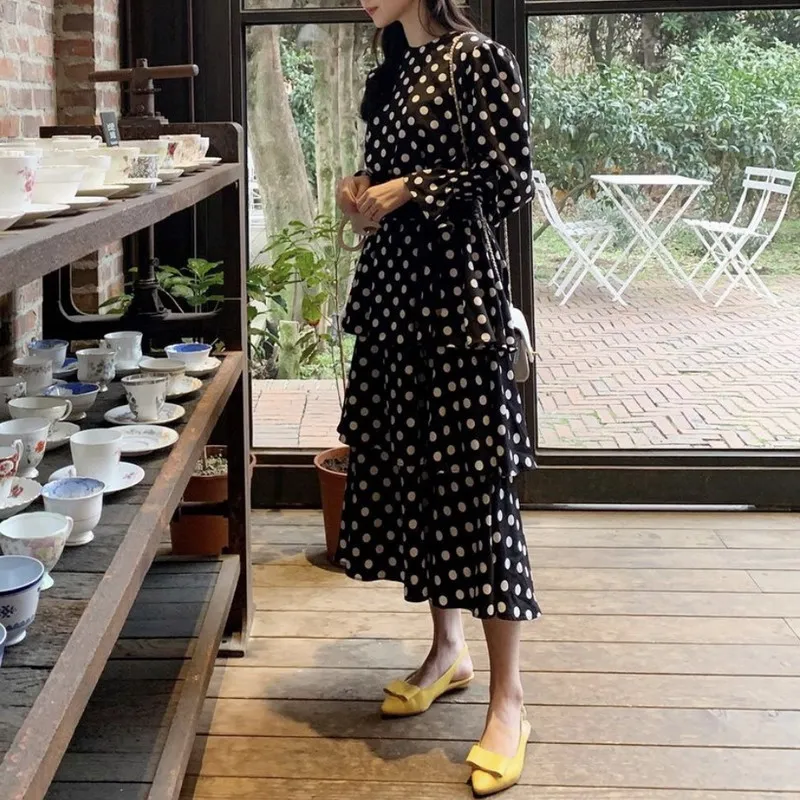 

VICONE pure and fresh and sweet dot long dress in the reduction of age