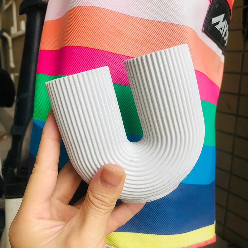 Бетонный подсвечник в полоску силиконовая форма U-образная для цементной вазы