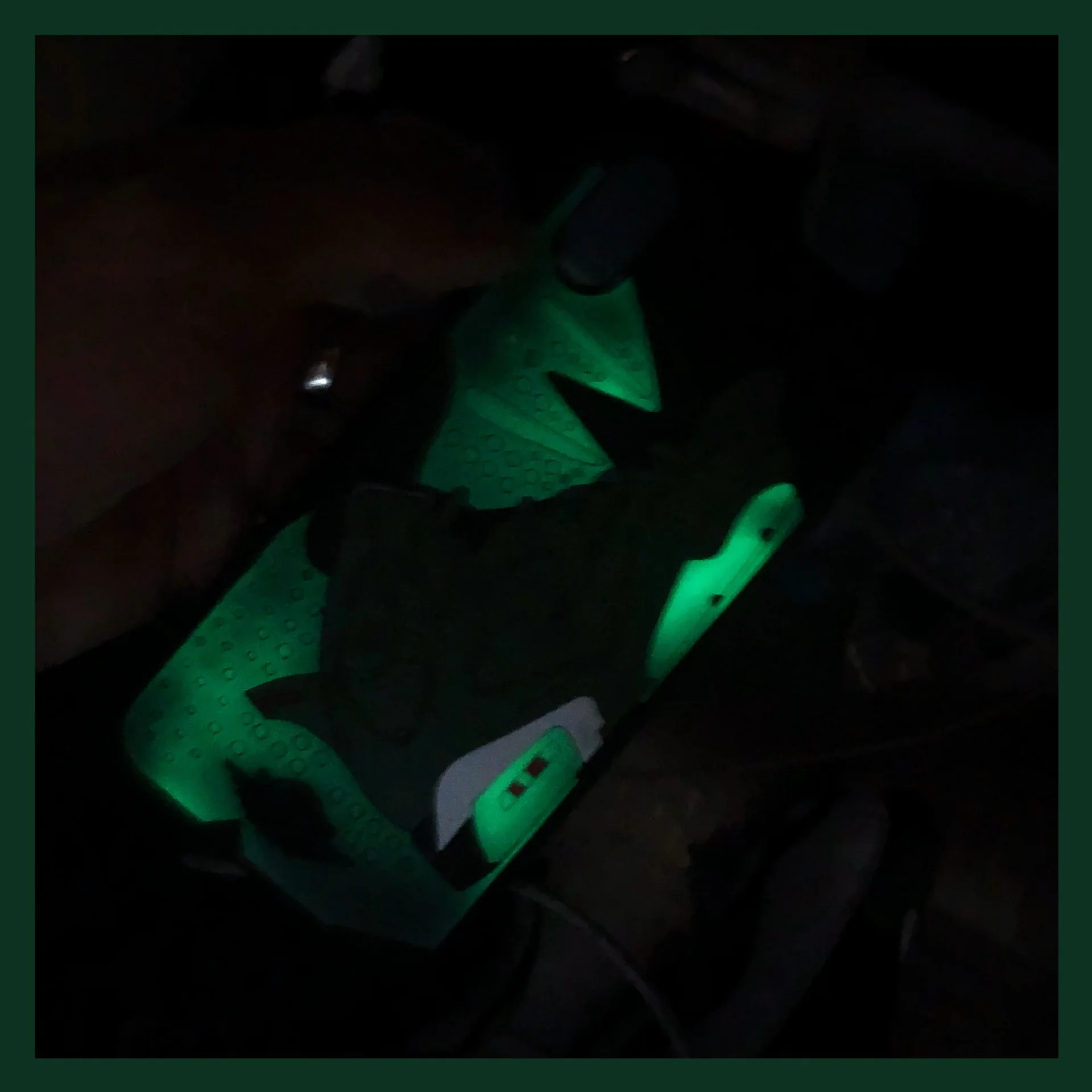 

Luxury 3D Hot Luminous Sports Shoe Box Phone Case for iphone 12 11 Pro X 7 8 plus Sneakers AJ6 3D Silicon Cover Coquer