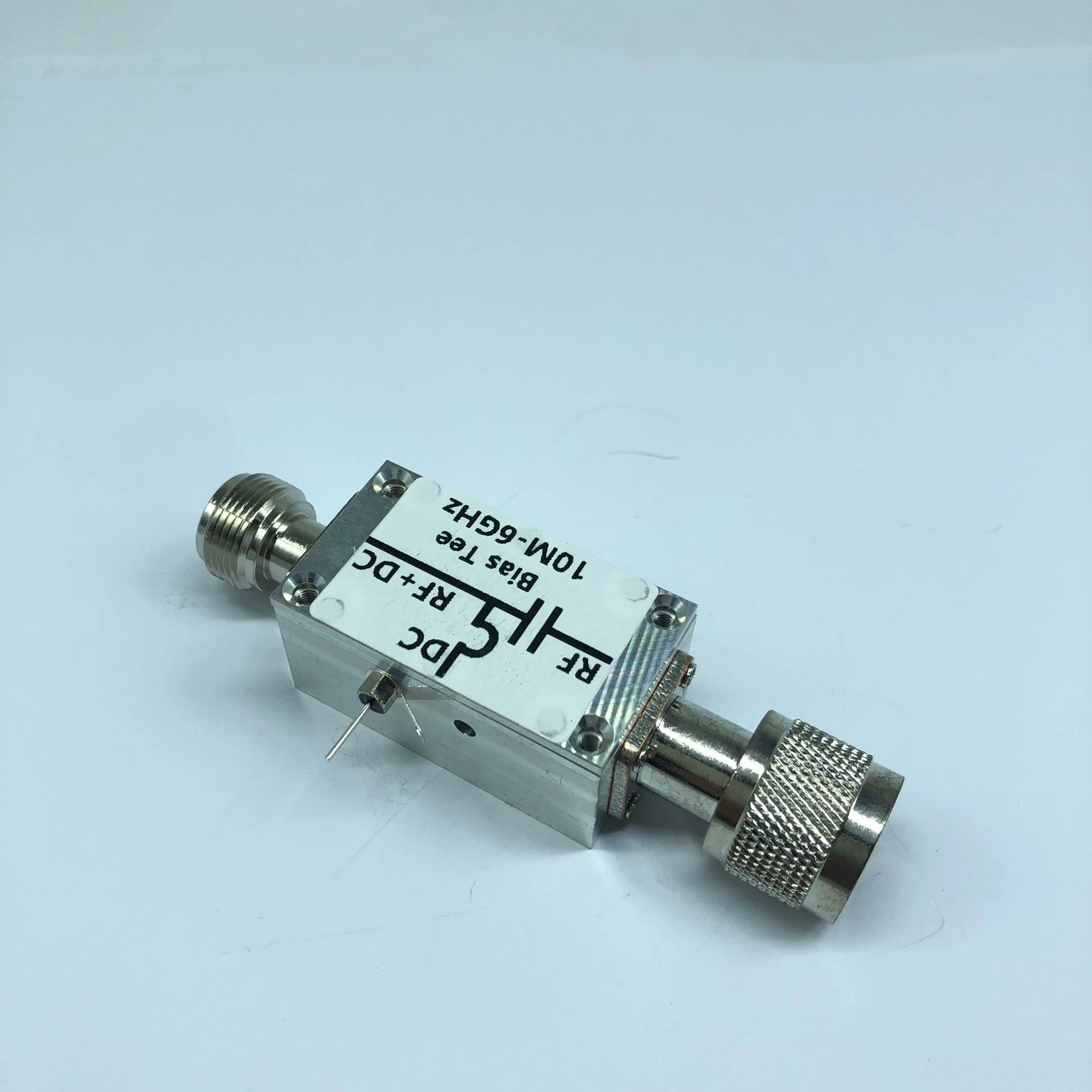 

Bias Tee 10MHz-6GHz N-Head RF Biaser Broadband Feeder RF Blocker Isolator for HAM radio RTL SDR LNA Low Noise Amplifier