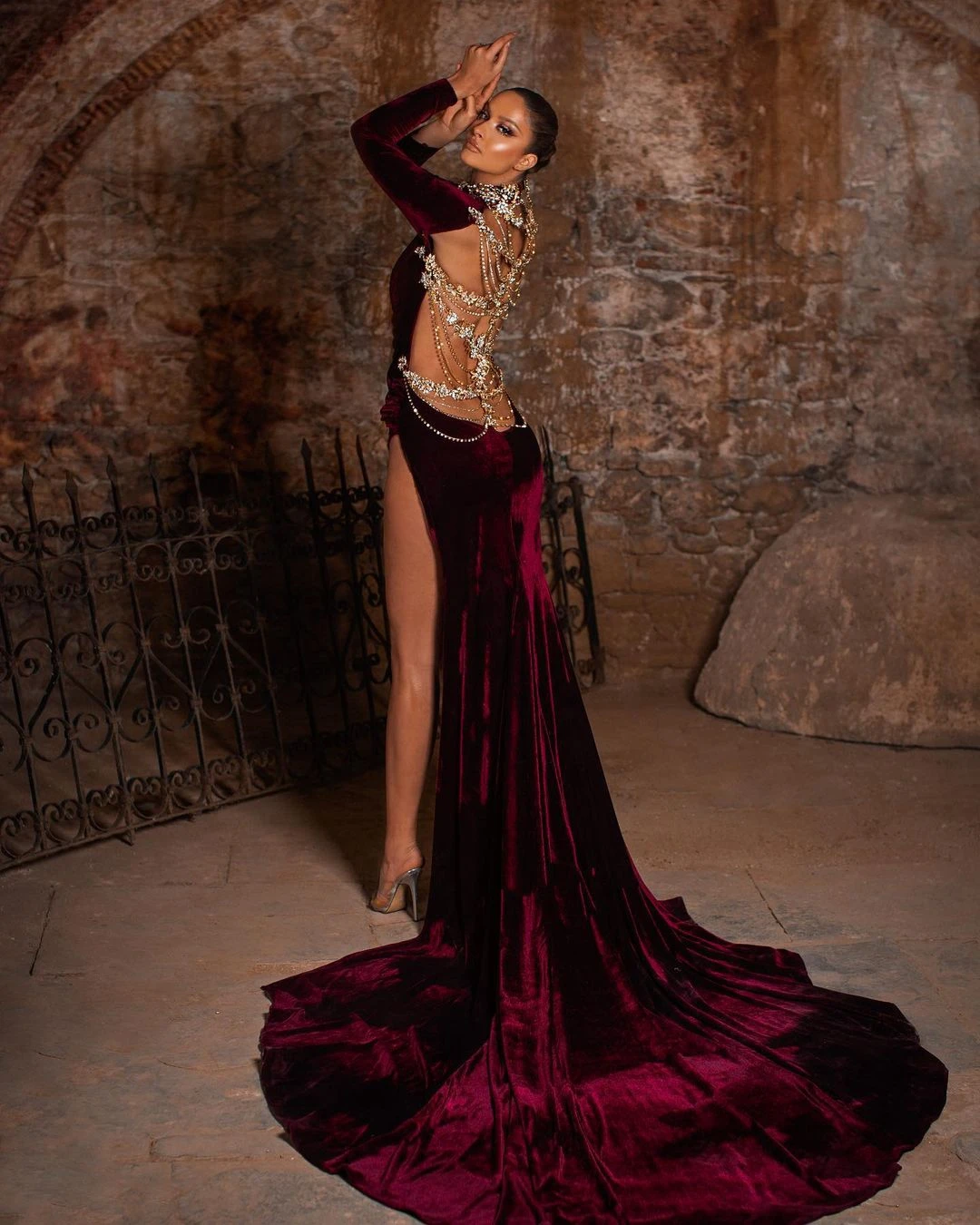 Luxury Crystals Back Evening Dresses With Long Train Velvet High Split High Neck Long Sleeves Mermaid Ruffles Prom Gown