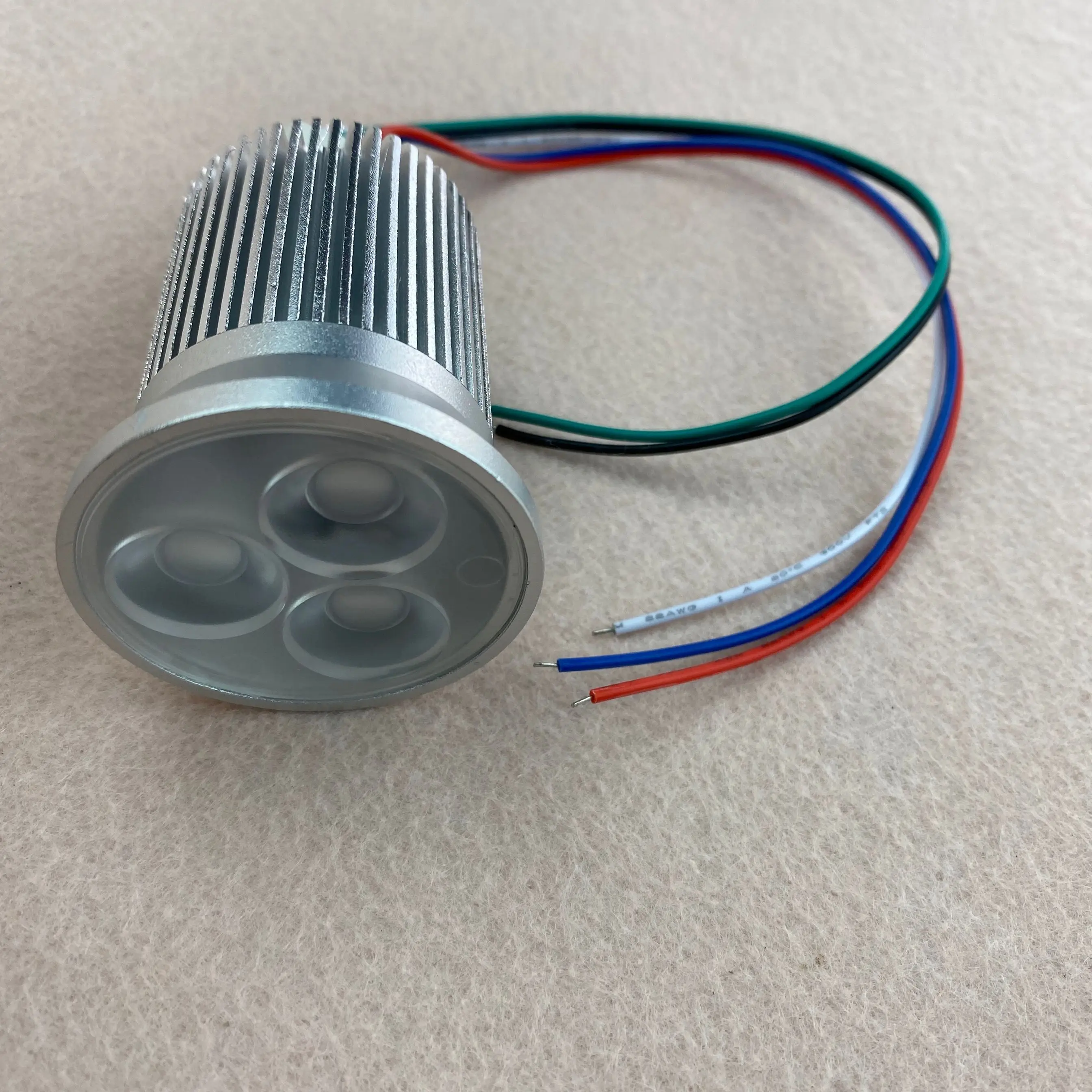 3*4W RGBW(warm white) LED spotlightDC12V inputwith 5 wire PWM driver insidesize:D50*88mm45degree | Лампы и освещение