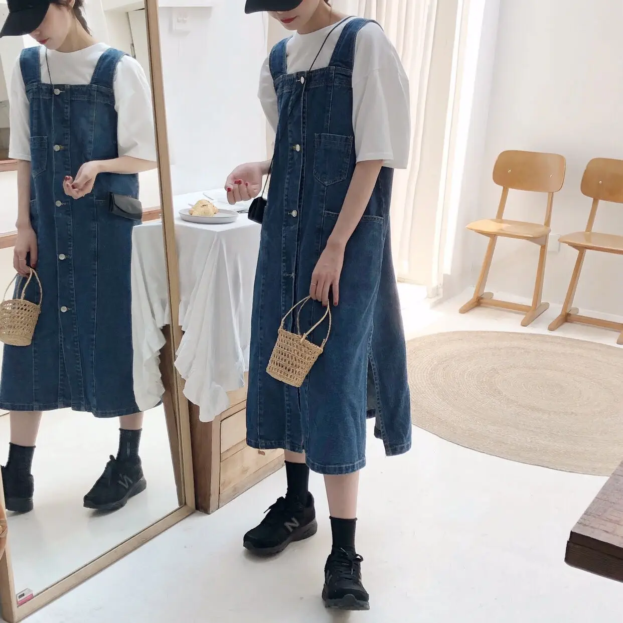 

Korean Chic Loose Solid Color Short Sleeve round Neck T-shirt + Casual Large Pocket Split Denim Suspender Dress Suit