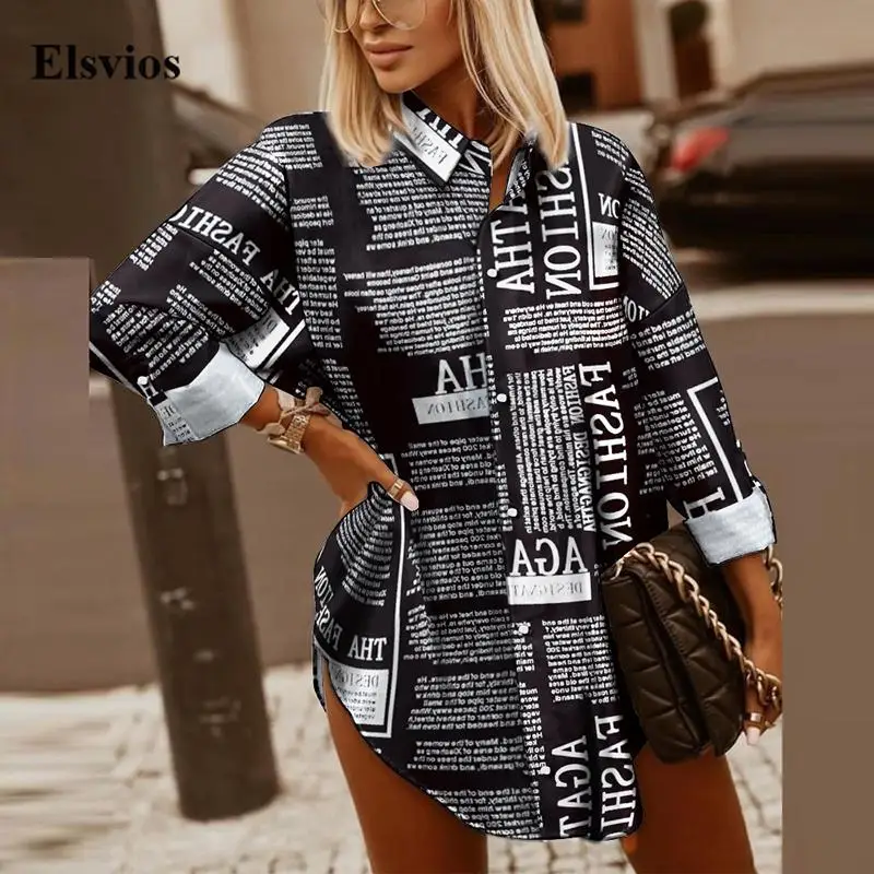 

Блузка женская с отложным воротником и принтом газеты