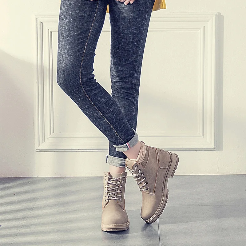 Короткие ботинки женские большого размера Dr. Martens бархатные кожаные на шнуровке