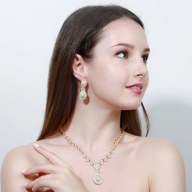 Комплект из колье и серёг с фианитом в форме груши | Украшения аксессуары