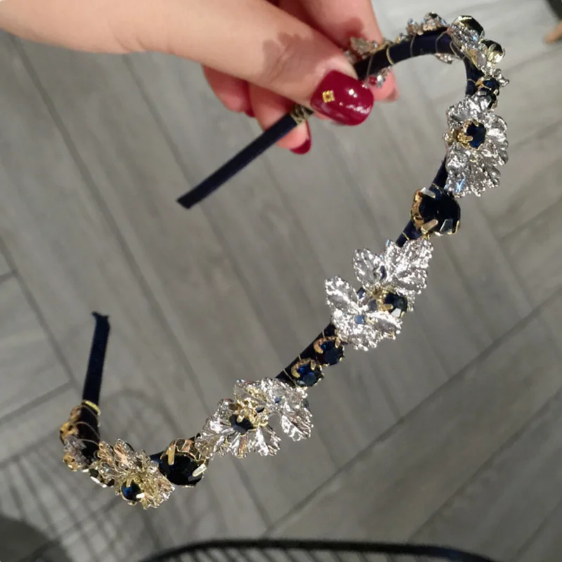 

Korean Style New Girl Nostalgic Retro Elegant Metal Rhinestone Leaf Headband Headdress for Women Fashion Jewelry Accessories
