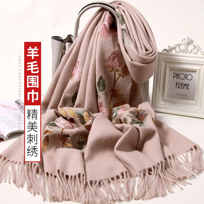 

★Mom with Chinese wind embroidery scarf female 100% wool cashmere season with thick warm scarf high-end gift box