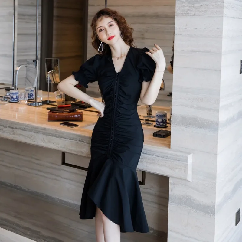 Женское платье с пышными рукавами приталенное Русалка средней длины во