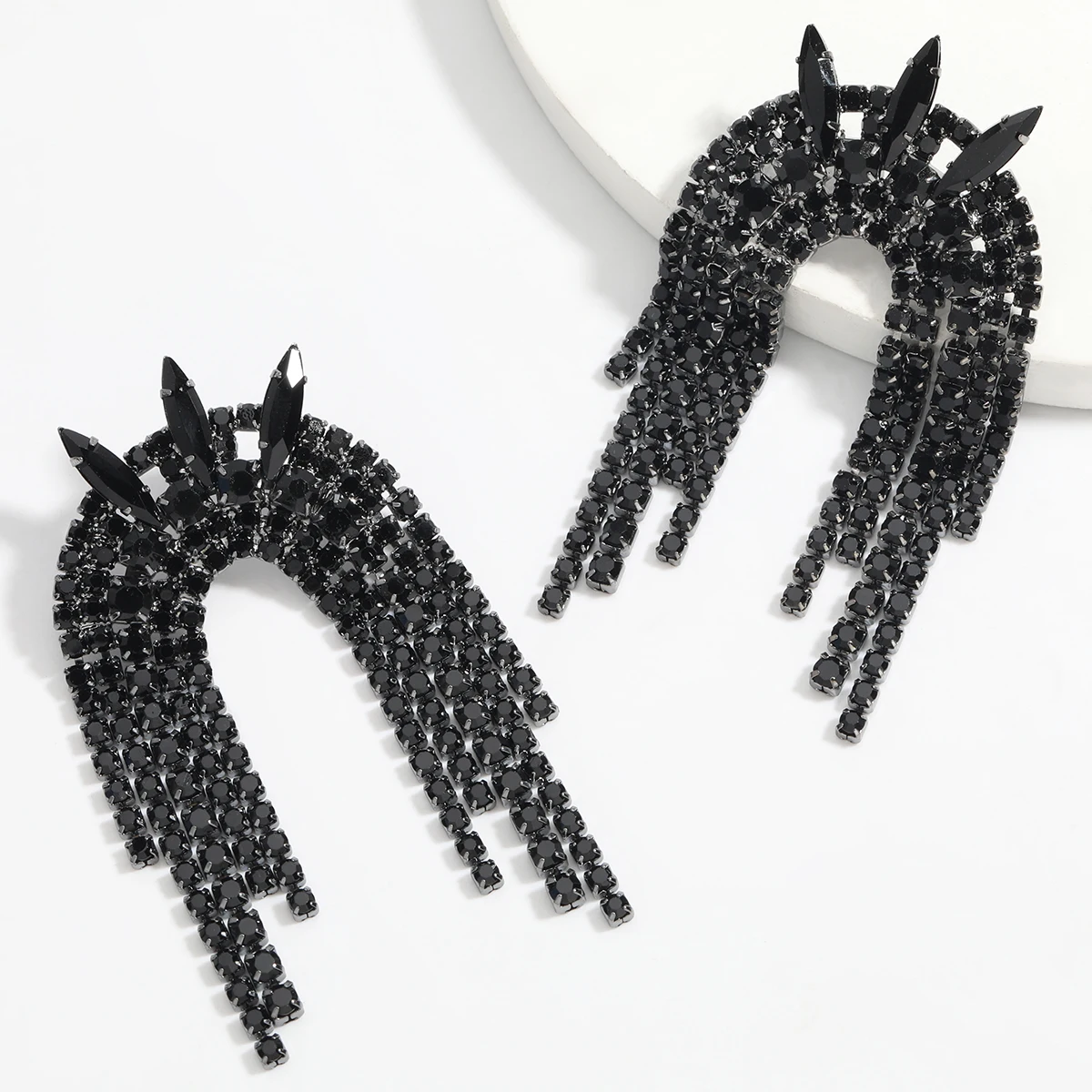 Модные новые серьги Стразы женские большие подвески эффектные цепочки в форме