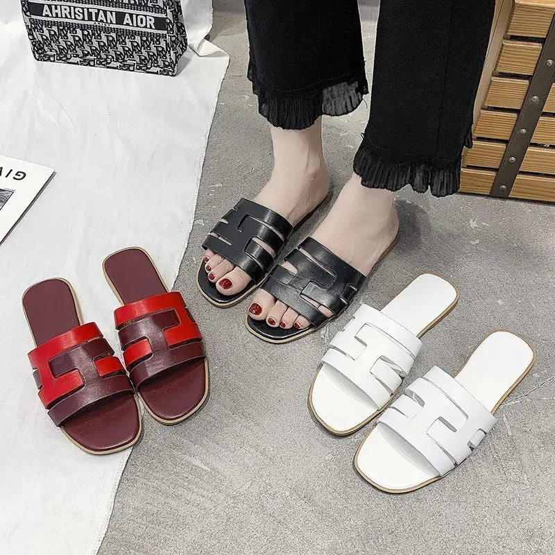 

2021 new style sandals women's summer fashion flat slippers trend of wearing flip flops outside for leisure vacation and Tourism