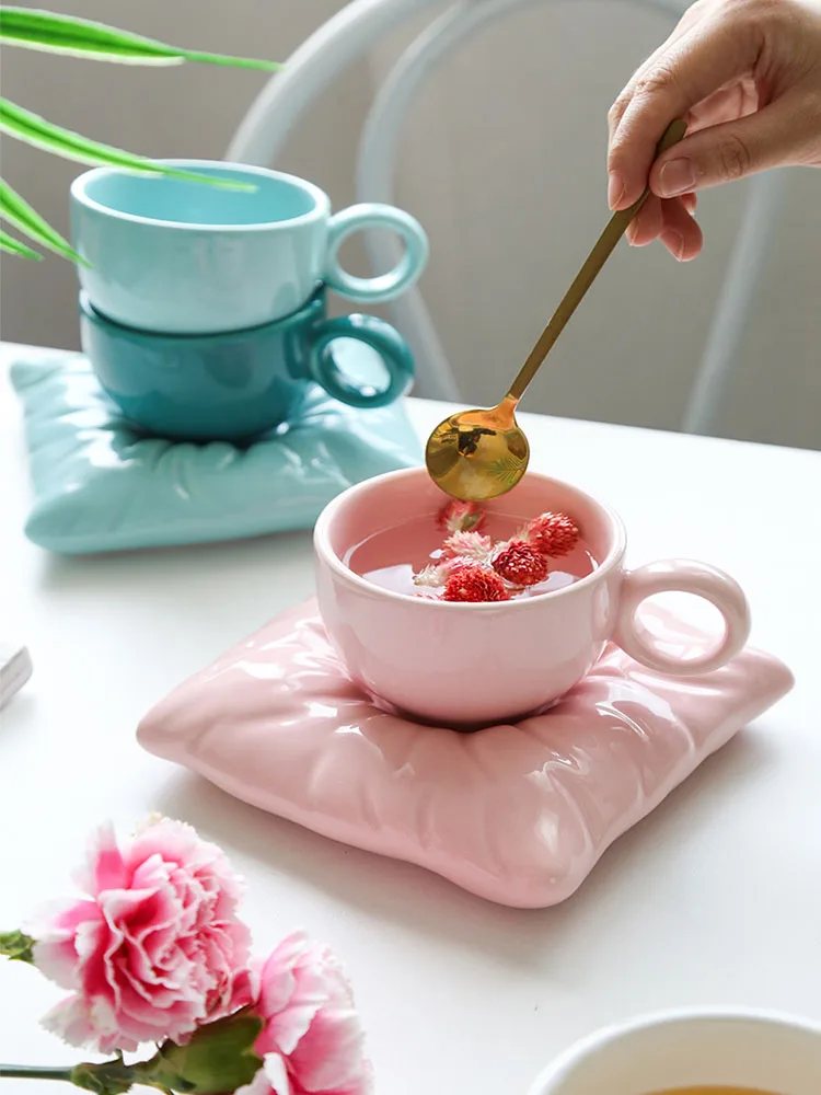 

Цветная Керамическая кружка в скандинавском стиле для молока, чая, офисные чашки, посуда для напитков с подушкой, подставка, креативная кера...