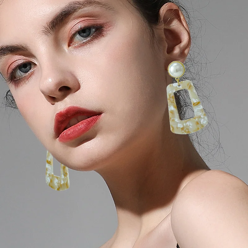 

Exaggerated resin fashion ladies earrings atmospheric texture plate geometric female earrings 925 silver needle earrings