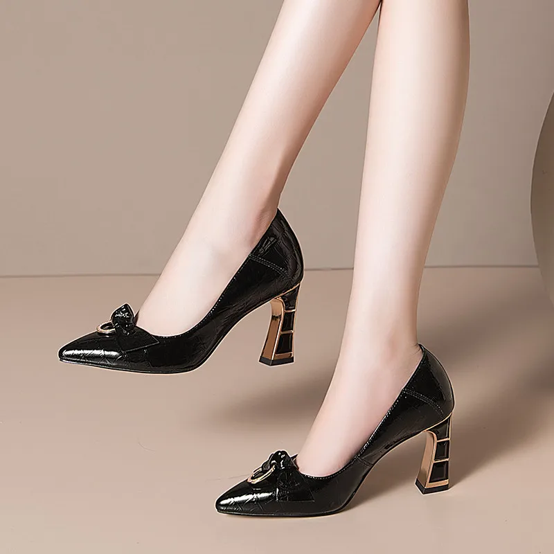 Туфли-лодочки женские из натуральной кожи со стразами и узлами-бабочками | Обувь