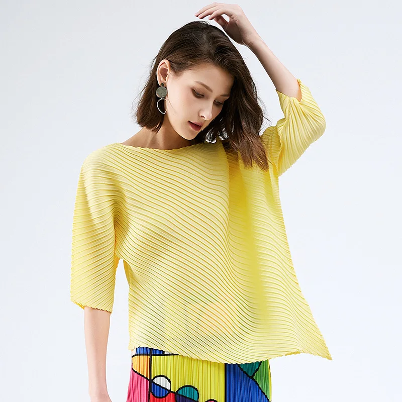 

Issey Miyake pleated one-neck chiffon top women's T-shirt 2021 autumn new design niche loose three-quarter sleeve T-shirt