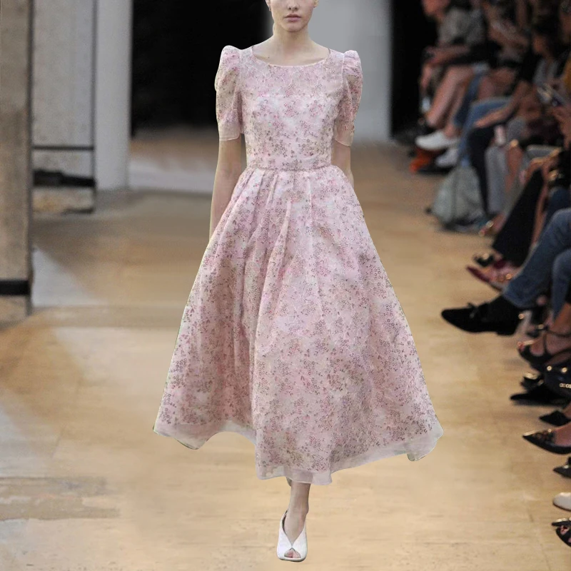 Женское плиссированное платье миди элегантное розовое вечерние чатое с