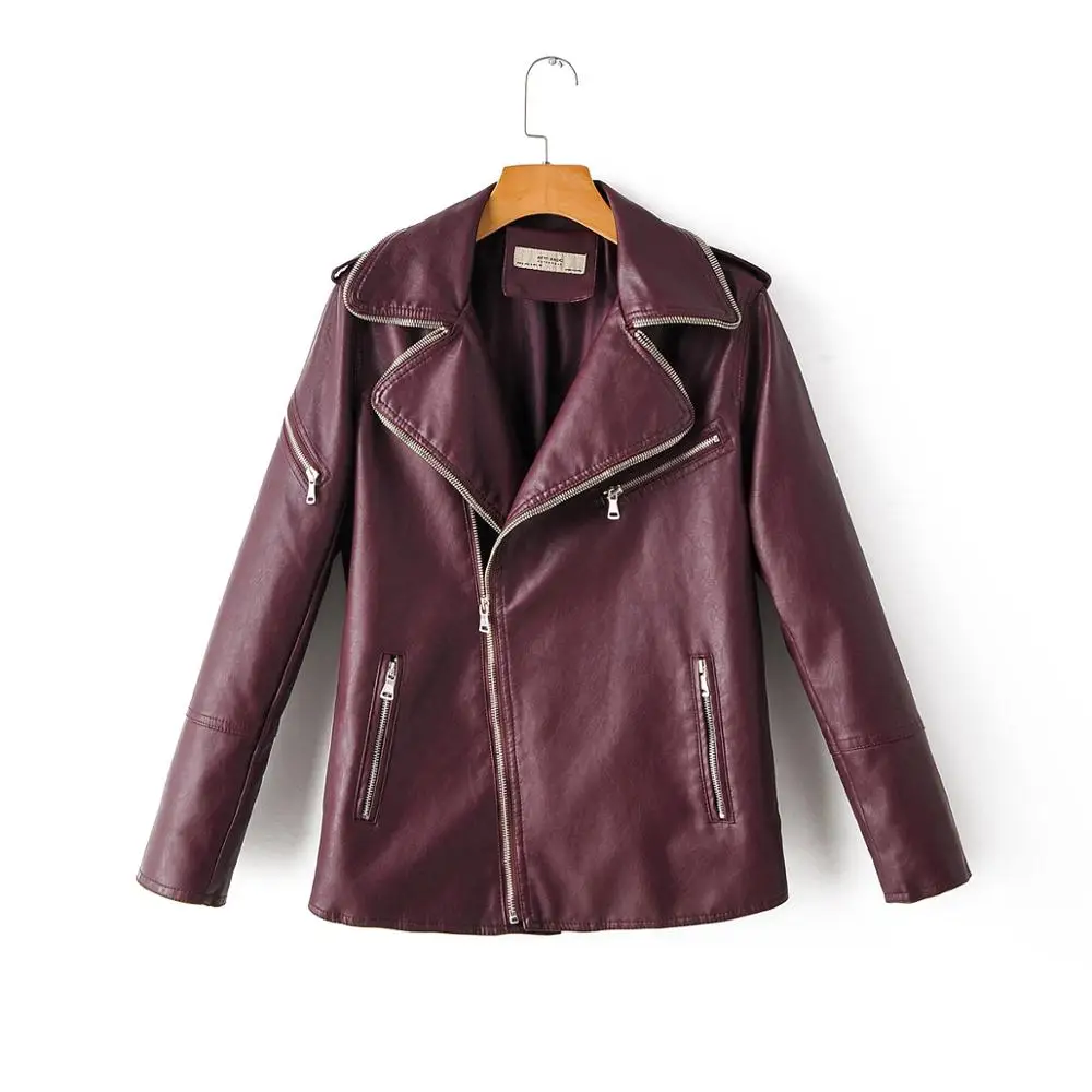 Женская кожаная куртка с длинным рукавом и поясом черная на молнии отложным