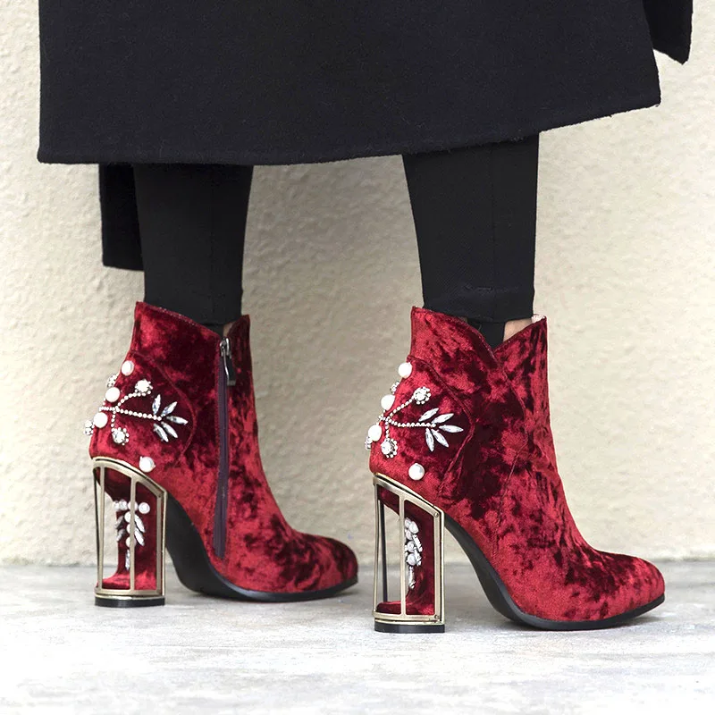 

Женские бархатные ботинки на каблуках, с жемчугом